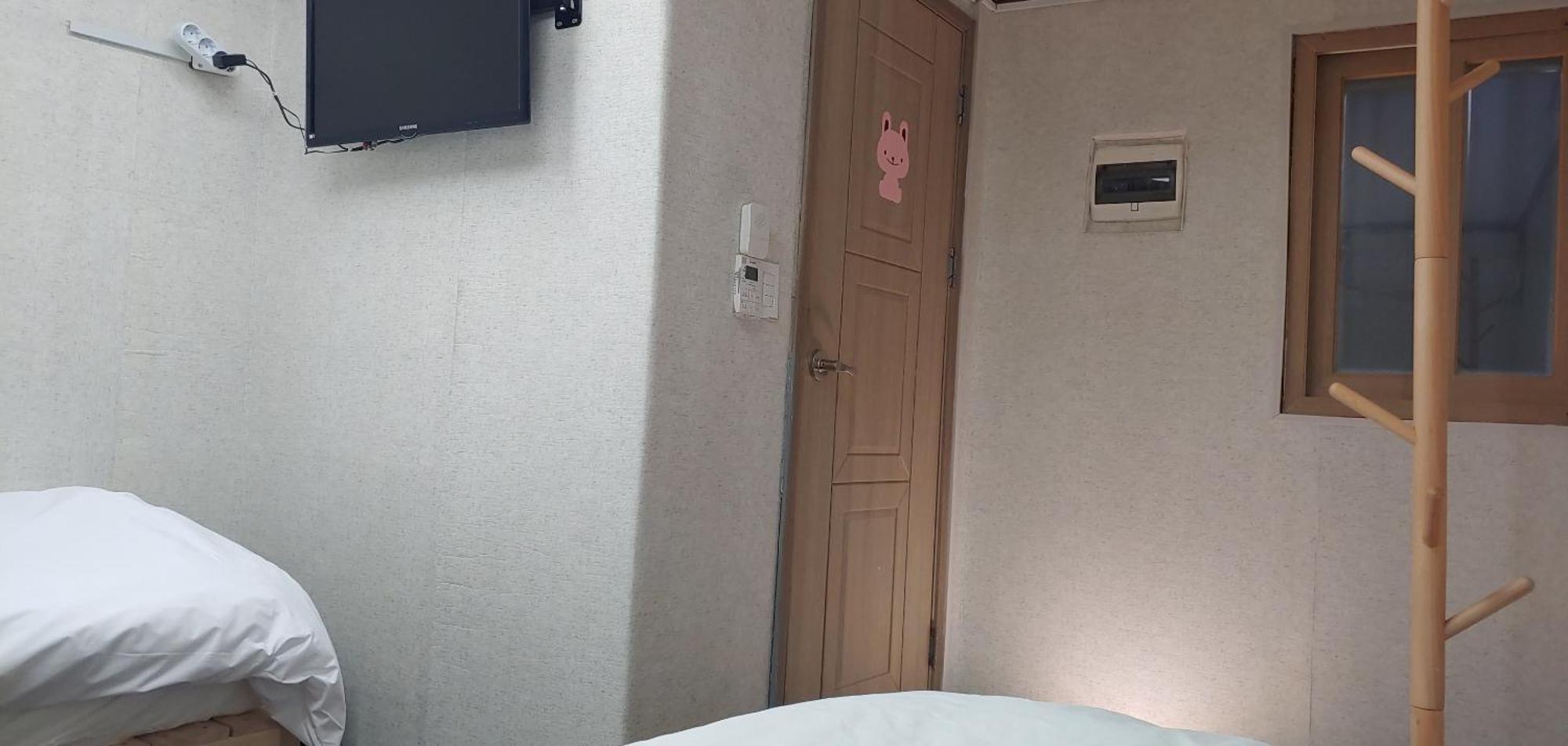 Stayin Myeongdong - Foreigners Only * Seul